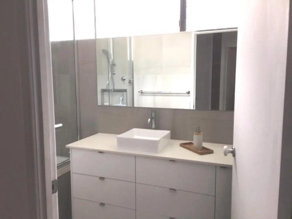 Unit 2 Connemara Lodge - Gorgeous Water Views! Caloundra Holiday home