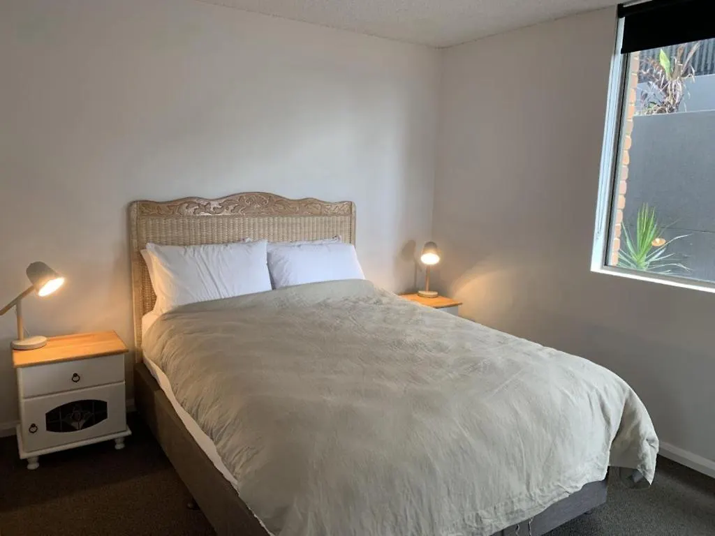 Unit 2 Connemara Lodge - Gorgeous Water Views! Caloundra 0*,  Australia